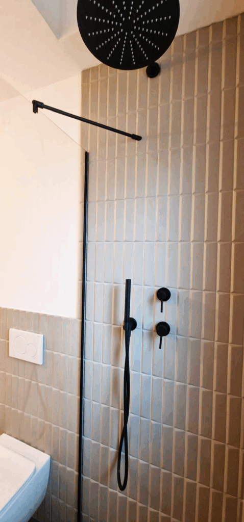 Box Doccia Walk In con barra stabilizzatrice