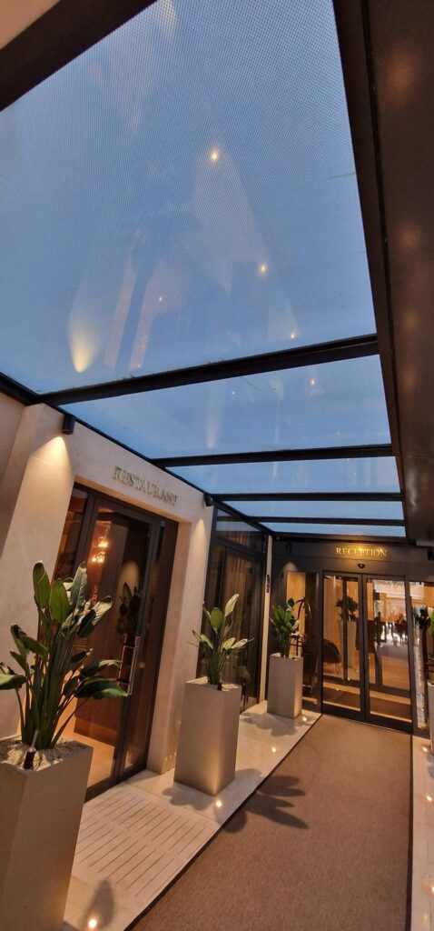 Lavorazioni vetri su misura - Parapetti e coperture