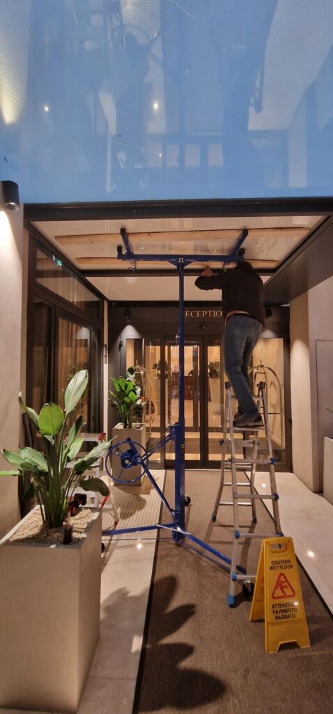 Lavorazioni vetri su misura - Parapetti e coperture